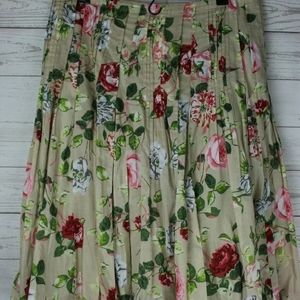 CAbi A-Line Pleated Skirt Lined Floral Size 8 Tan